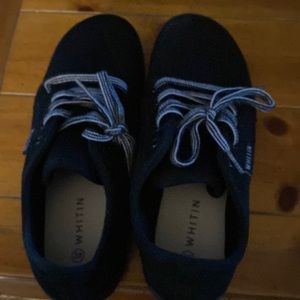 Women’s tennis shoes size 38(7 1/2)